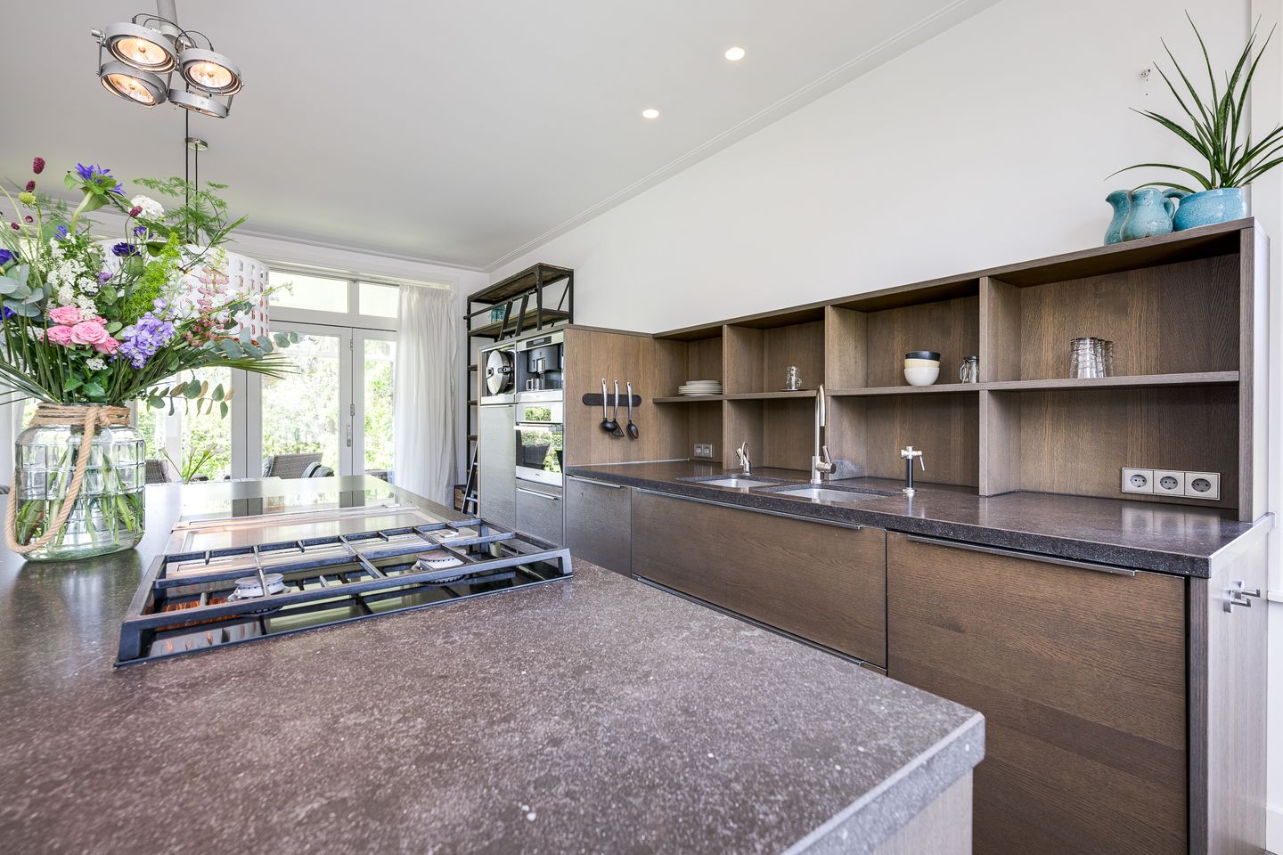 Completely Renovated Character Detached Home with Double Garage Near Amsterdam — 25