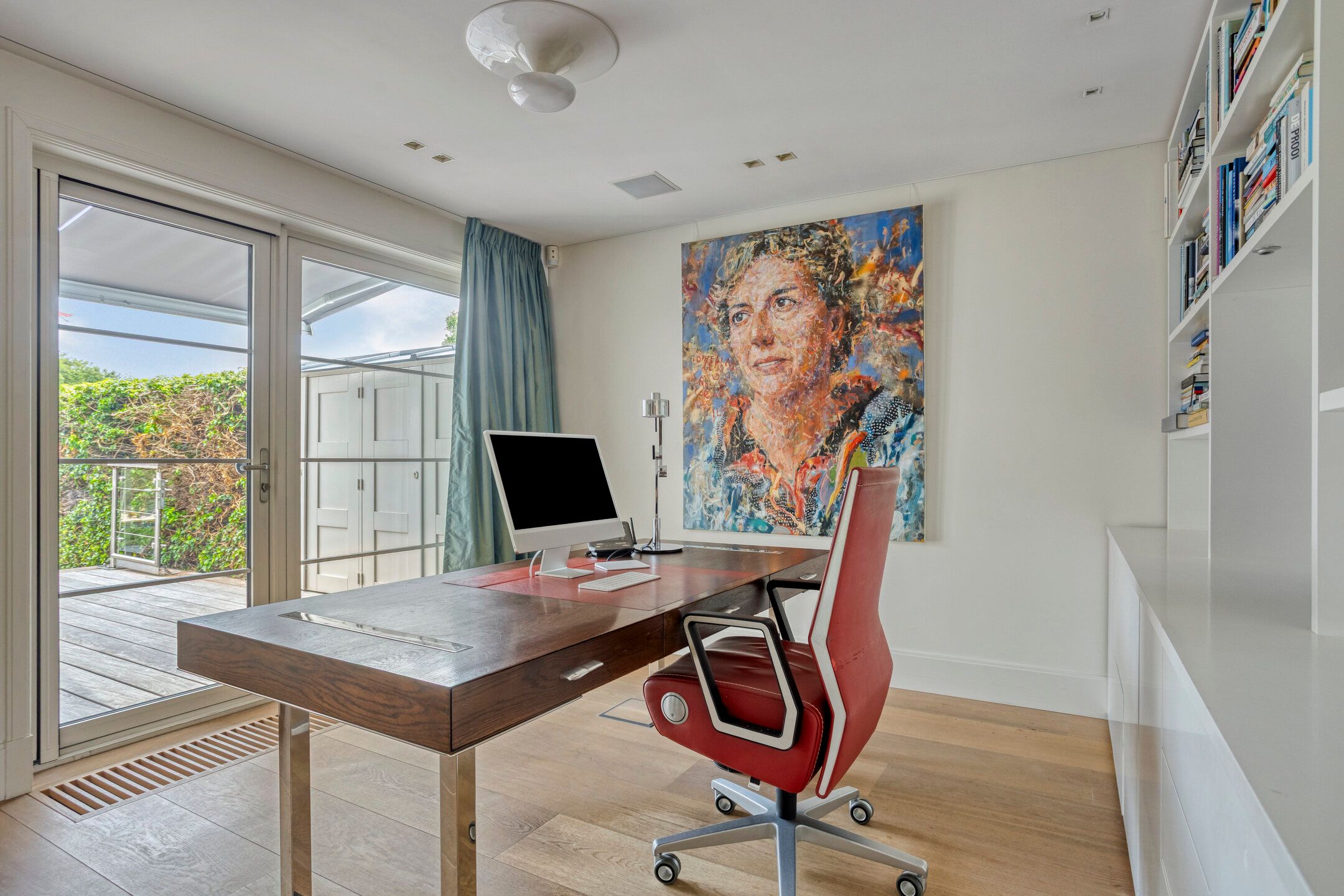 Luxury Waterfront Villa with Private Dock and Heated Pool in Leiden — 12