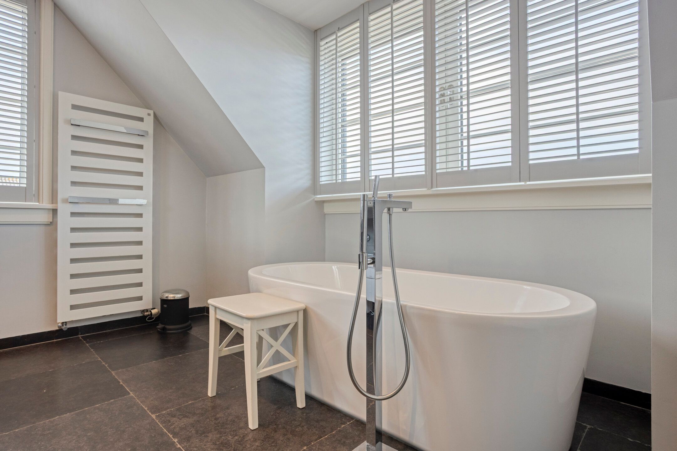 Luxury Waterfront Villa with Private Dock and Heated Pool in Leiden — 30