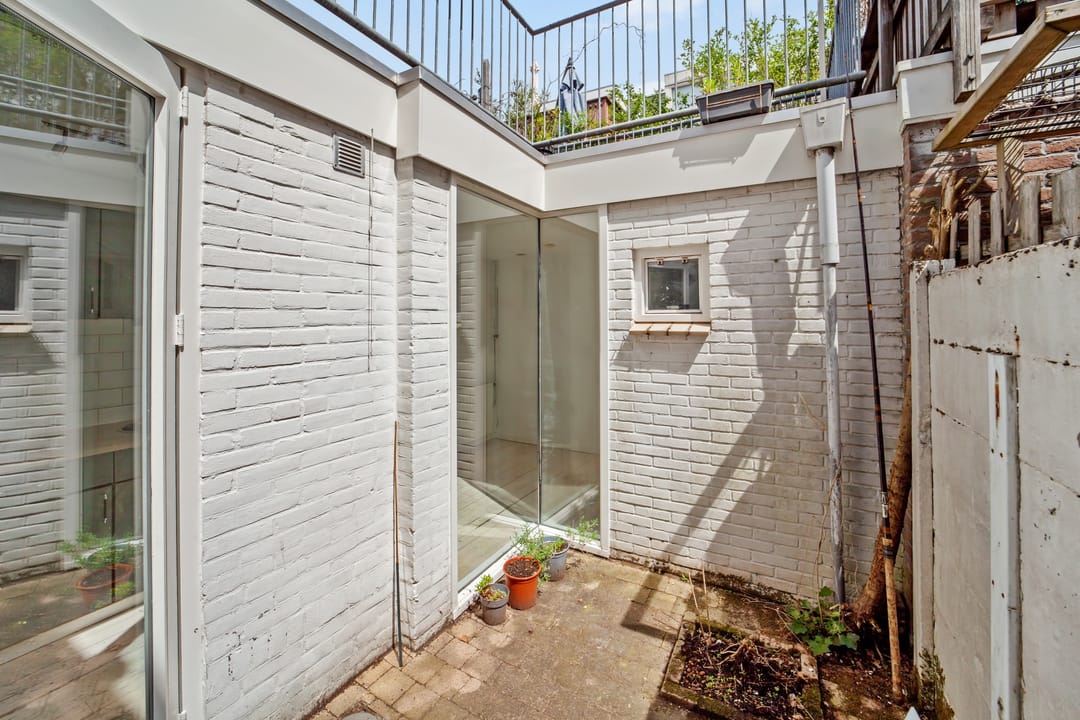 Charming early twentieth century home with patio and roof terrace in Delft — 17