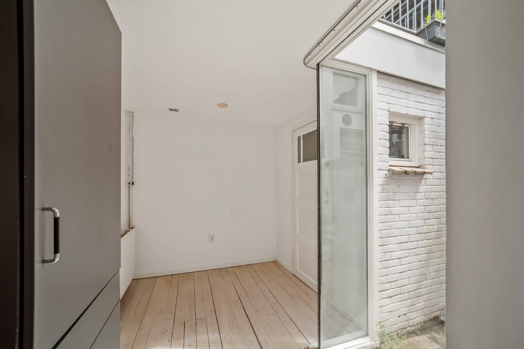 Charming early twentieth century home with patio and roof terrace in Delft — 13