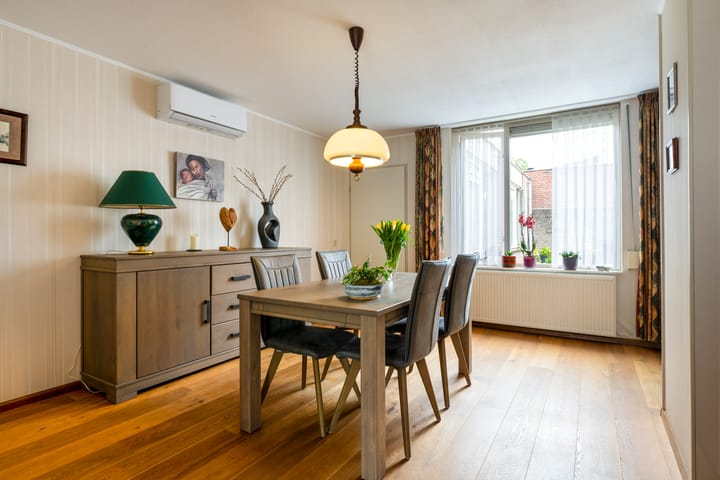 Foto 4 van Burg Moorsstraat 1