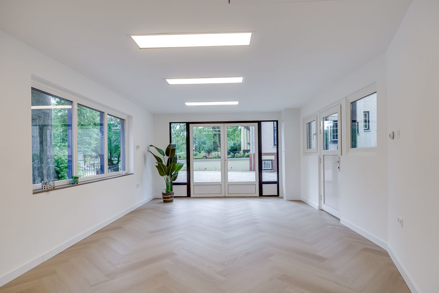 Bekijk foto 2 van Rembrandtlaan 2