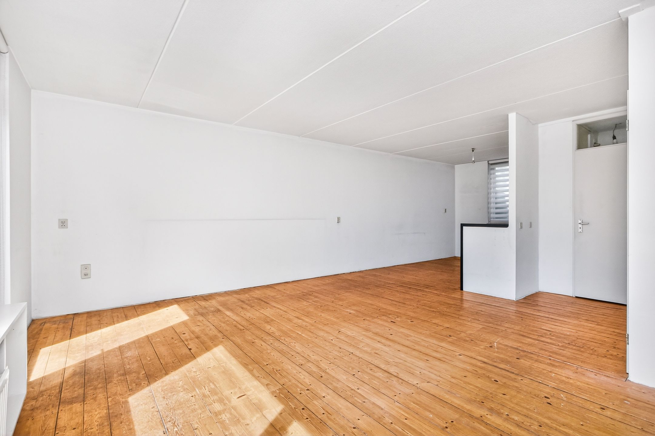 Photo 12 of Peter van Anrooystraat 24