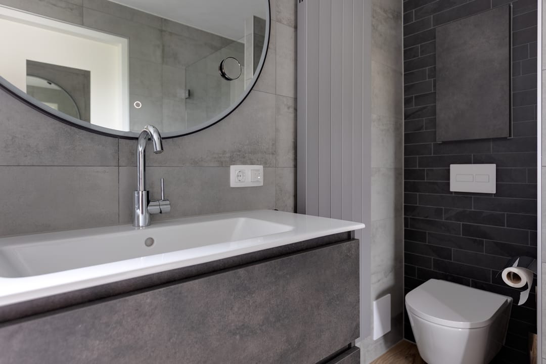 Move-in ready semi-detached family home with sunny south garden and solar panels — 38