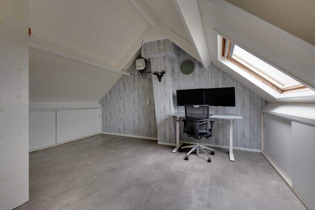 Move-in ready semi-detached family home with sunny south garden and solar panels — 41