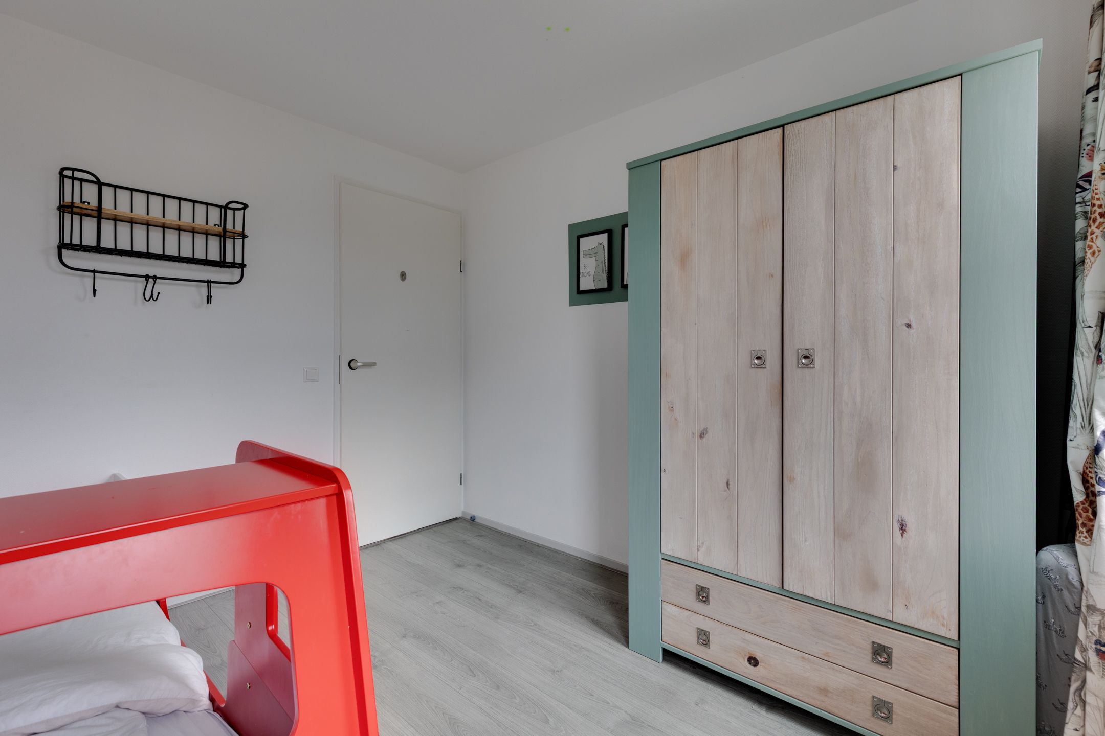 Move-in ready semi-detached family home with sunny south garden and solar panels — 33