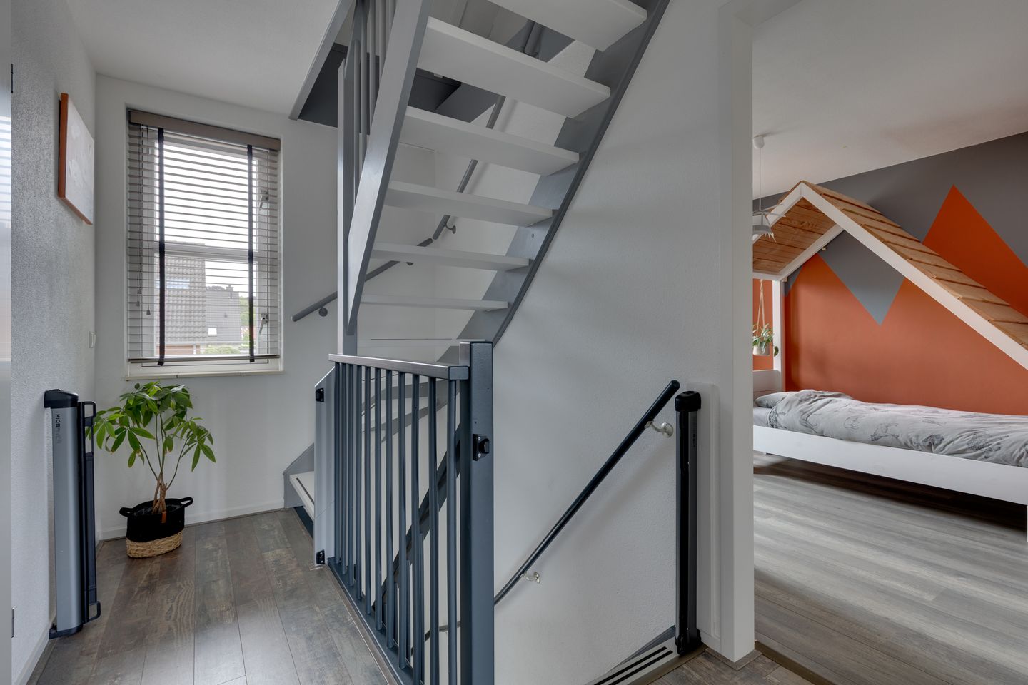 Move-in ready semi-detached family home with sunny south garden and solar panels — 34
