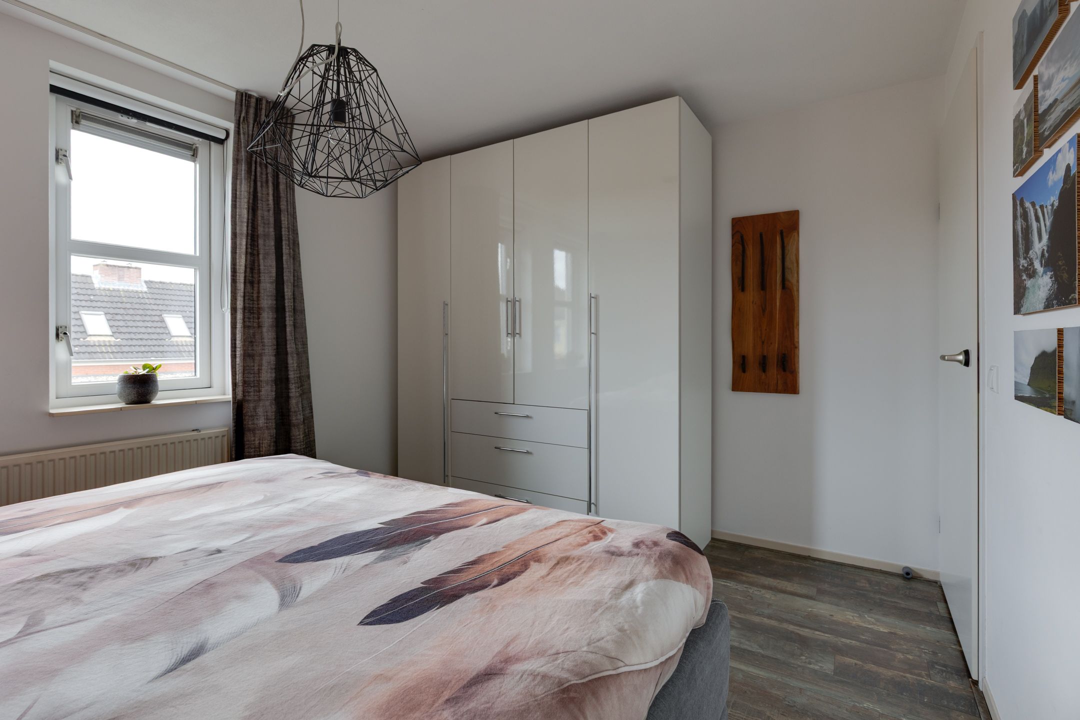 Move-in ready semi-detached family home with sunny south garden and solar panels — 30