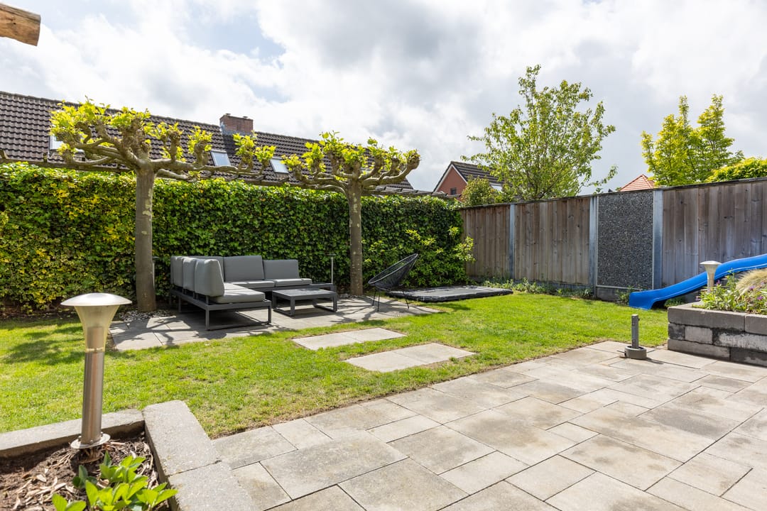 Move-in ready semi-detached family home with sunny south garden and solar panels — 53
