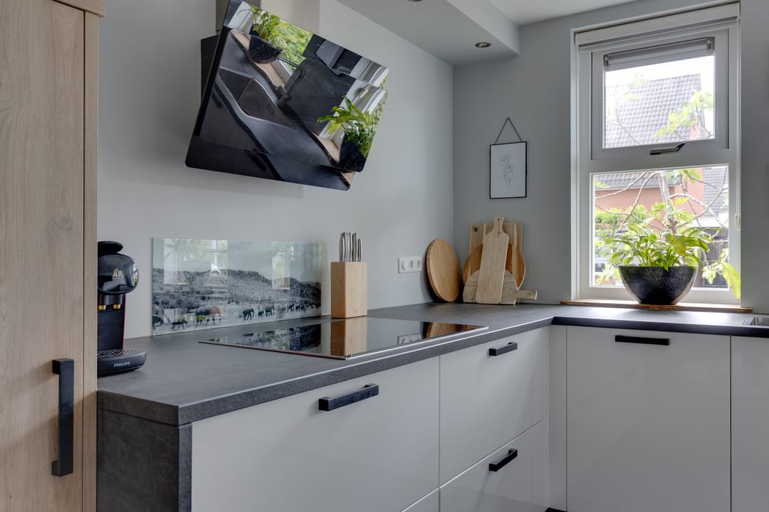 Move-in ready semi-detached family home with sunny south garden and solar panels — 22