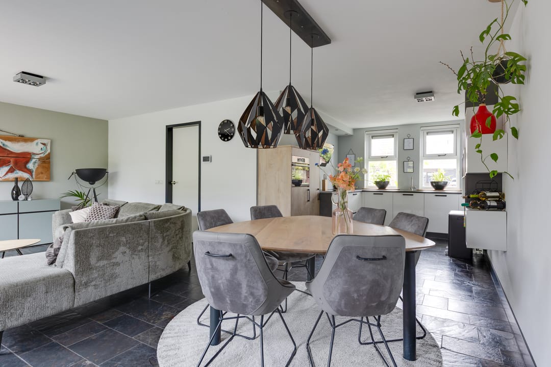 Move-in ready semi-detached family home with sunny south garden and solar panels — 16