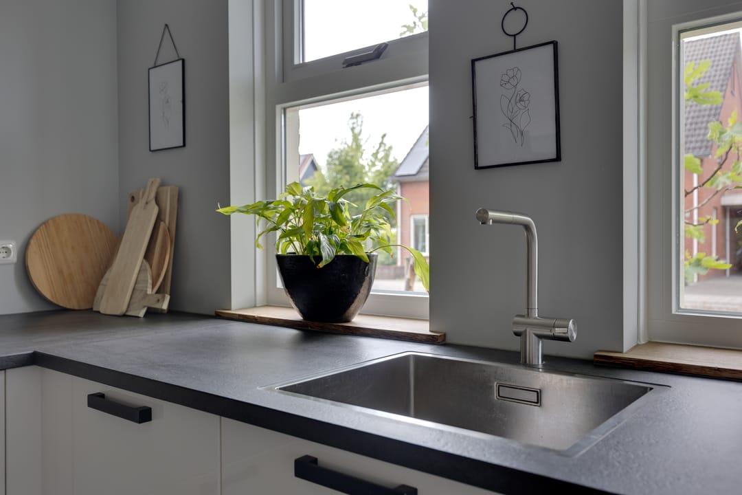 Move-in ready semi-detached family home with sunny south garden and solar panels — 23