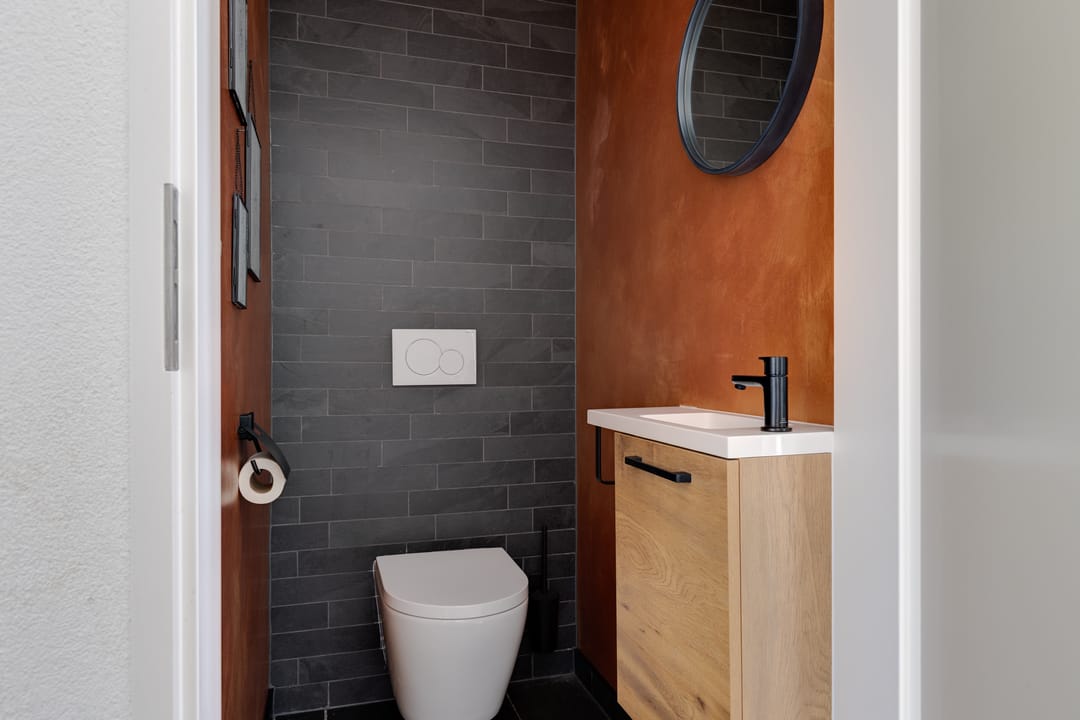 Move-in ready semi-detached family home with sunny south garden and solar panels — 26