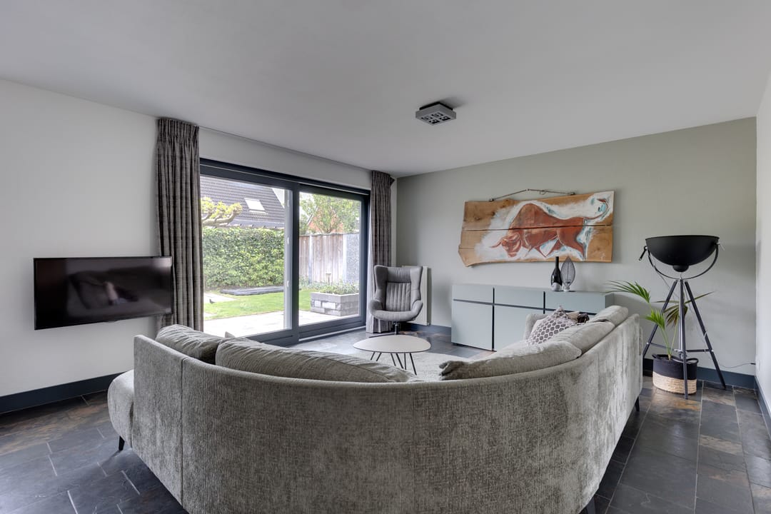 Move-in ready semi-detached family home with sunny south garden and solar panels — 11