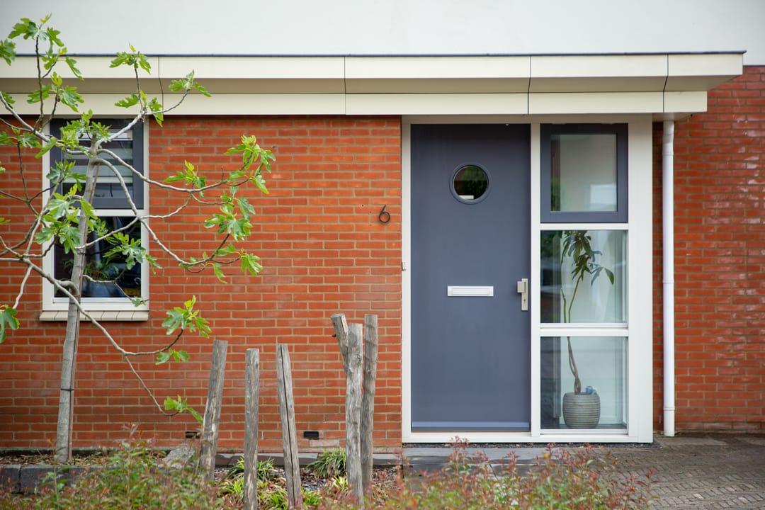 Move-in ready semi-detached family home with sunny south garden and solar panels — 7