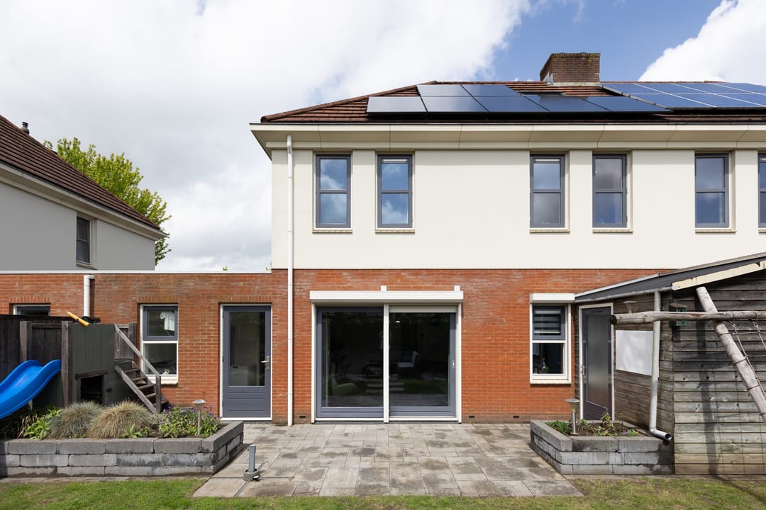 Move-in ready semi-detached family home with sunny south garden and solar panels — 47