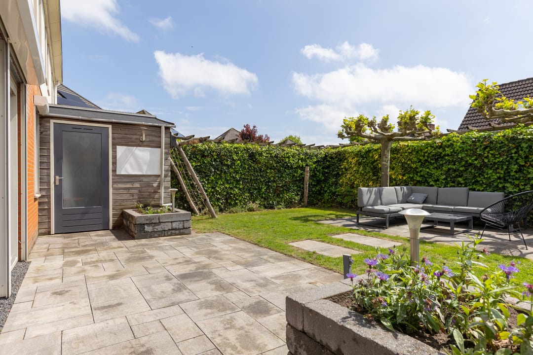 Move-in ready semi-detached family home with sunny south garden and solar panels — 52