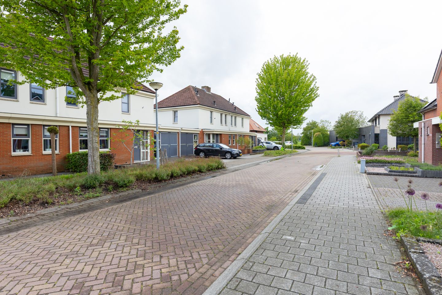 Move-in ready semi-detached family home with sunny south garden and solar panels — 55