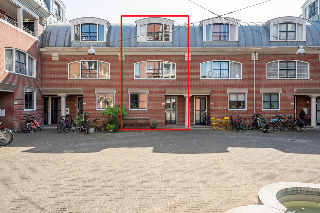 Foto 2 van Charles Vos-cour 23
