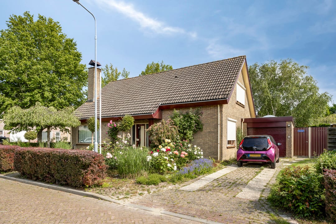 Photo 1 of Vincent van Goghstraat 1