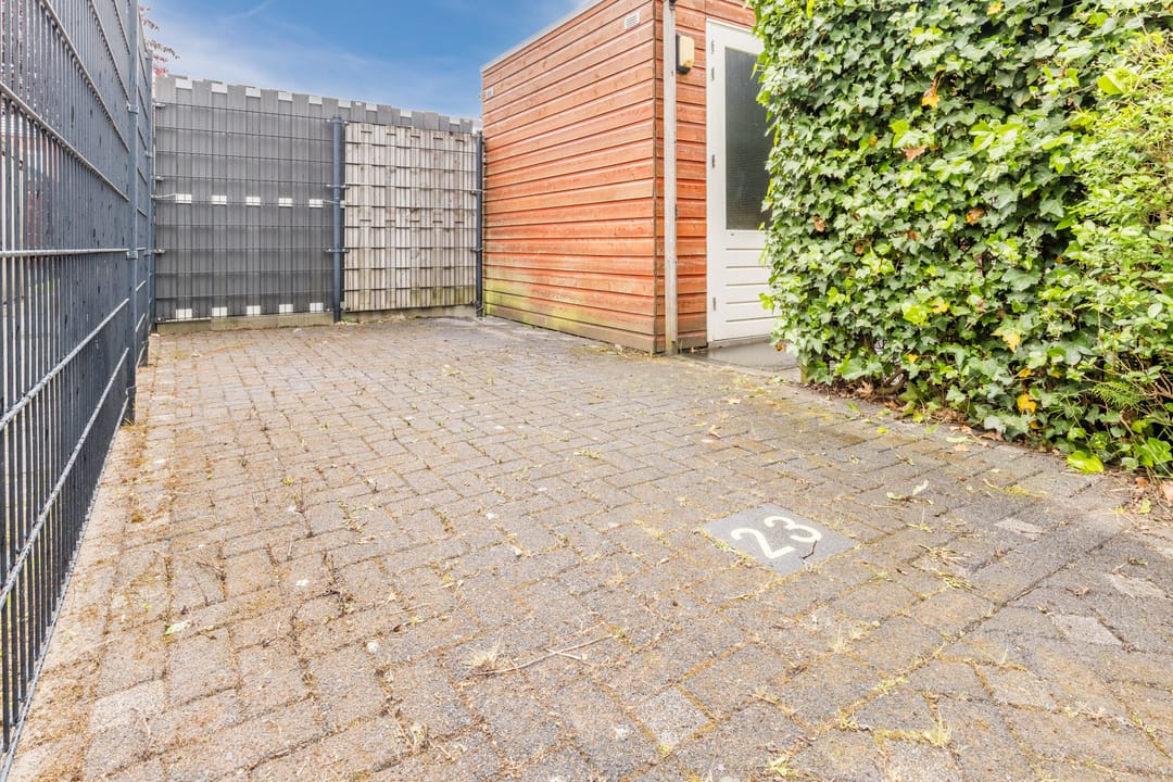 Photo 61 of Van den Broekstraat 104