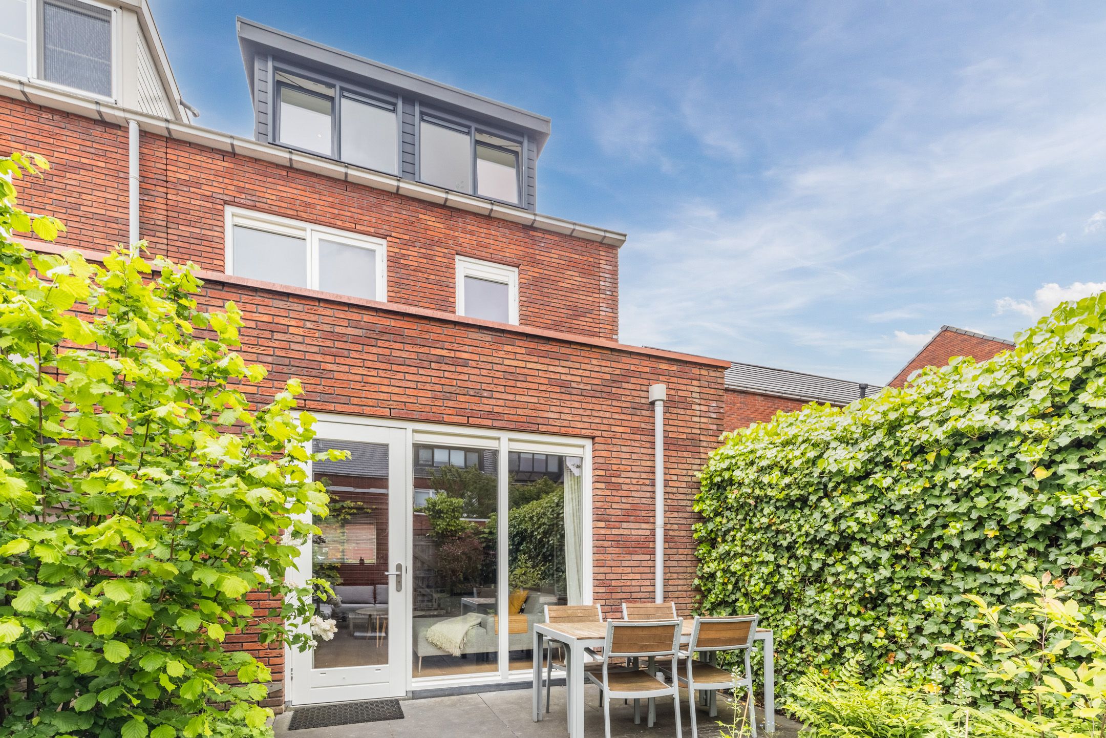 Photo 21 of Van den Broekstraat 104