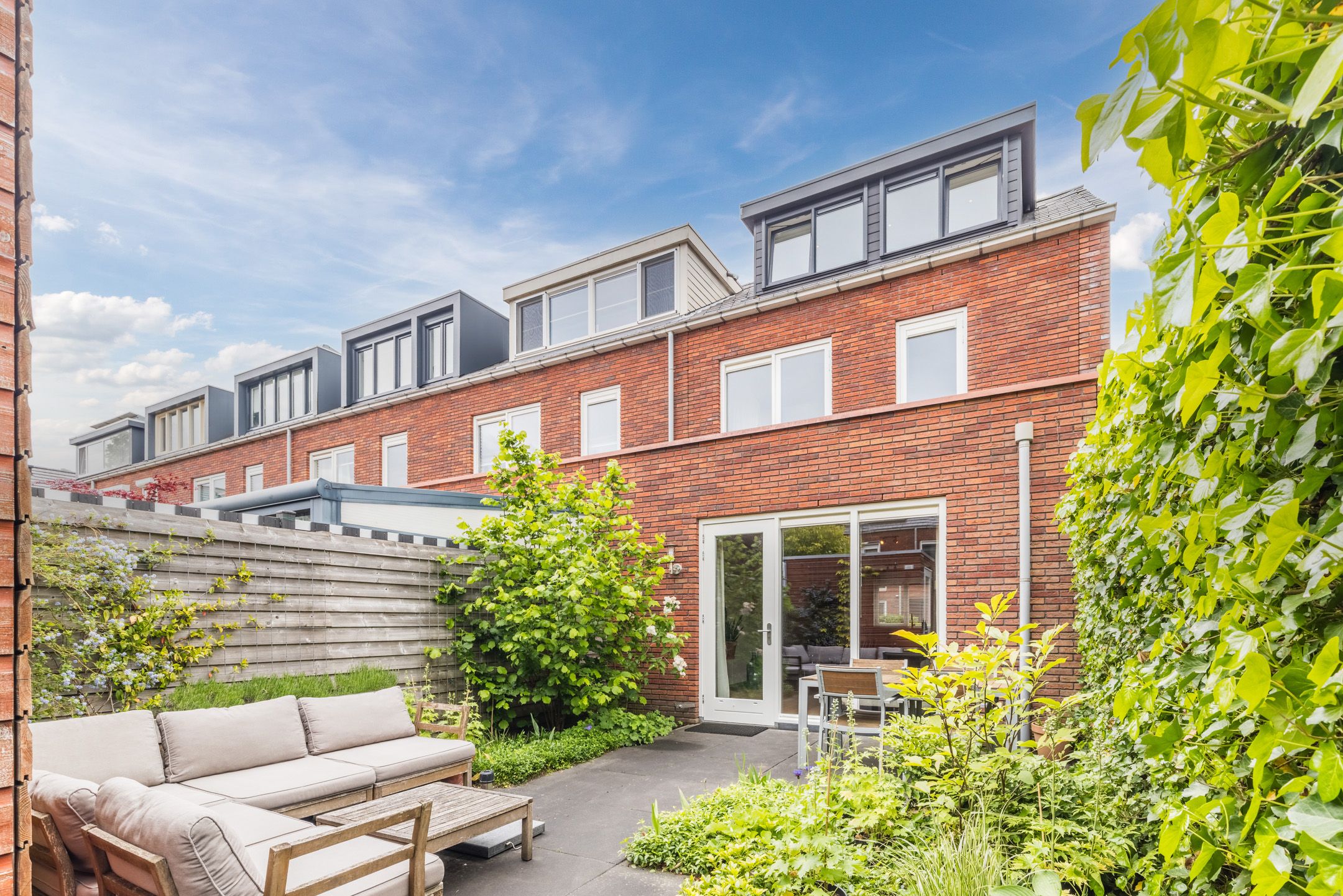 Photo 18 of Van den Broekstraat 104