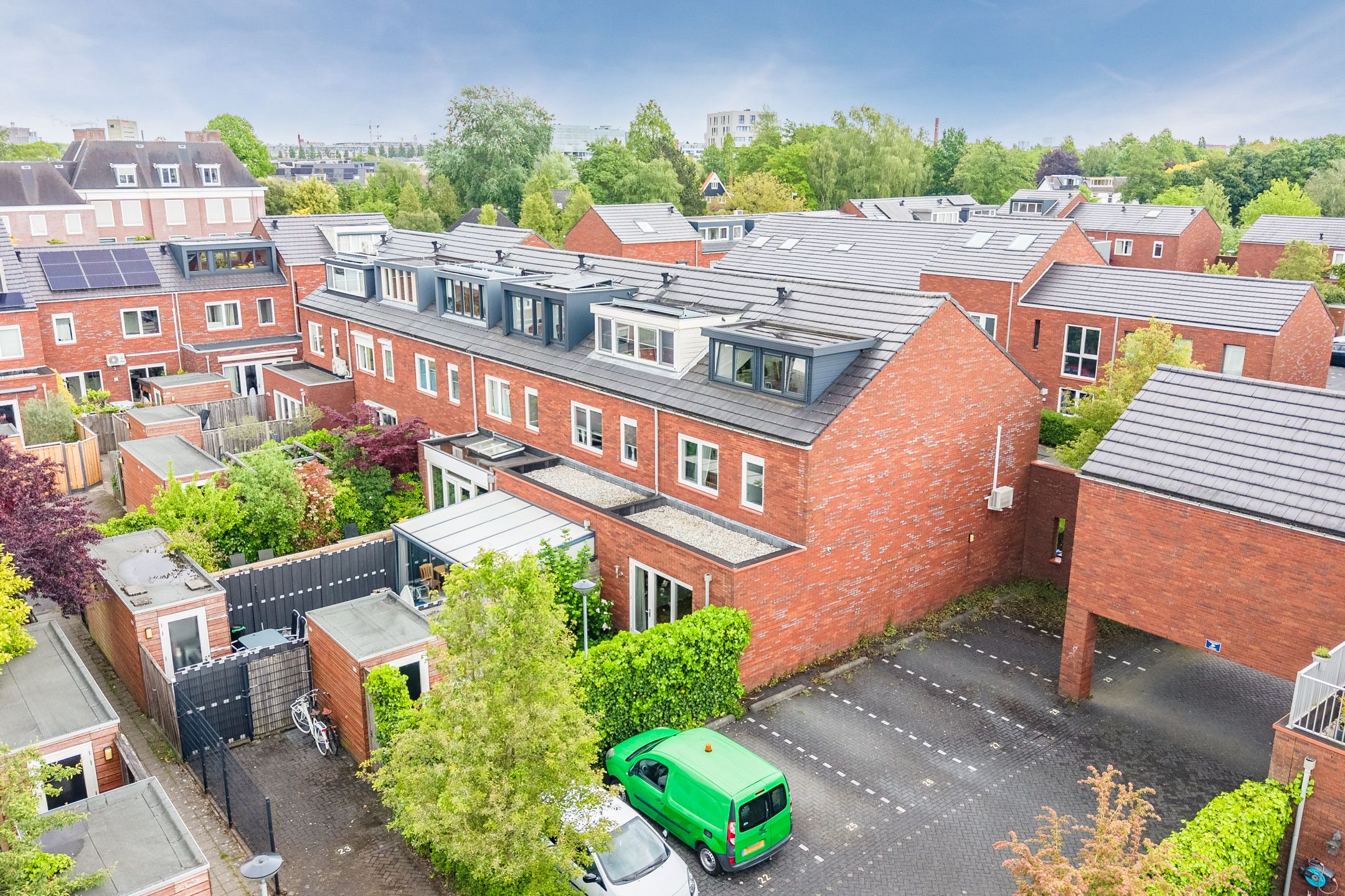 Photo 66 of Van den Broekstraat 104