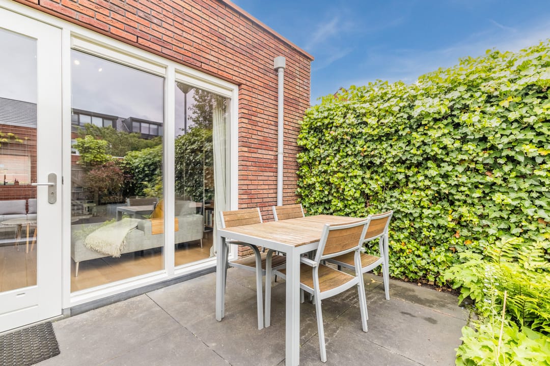 Photo 22 of Van den Broekstraat 104