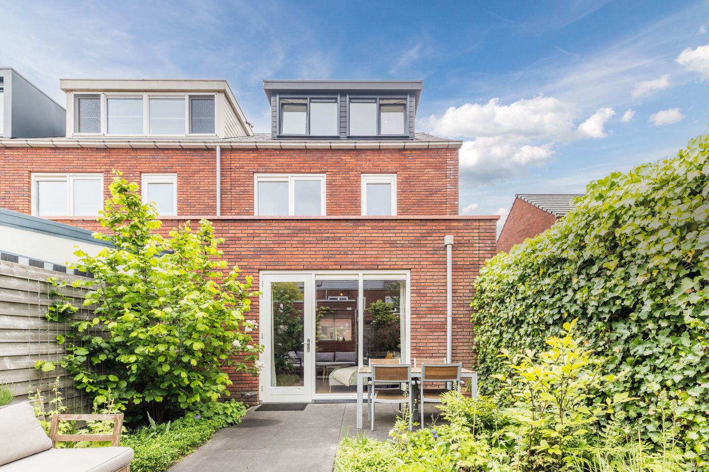 Photo 20 of Van den Broekstraat 104