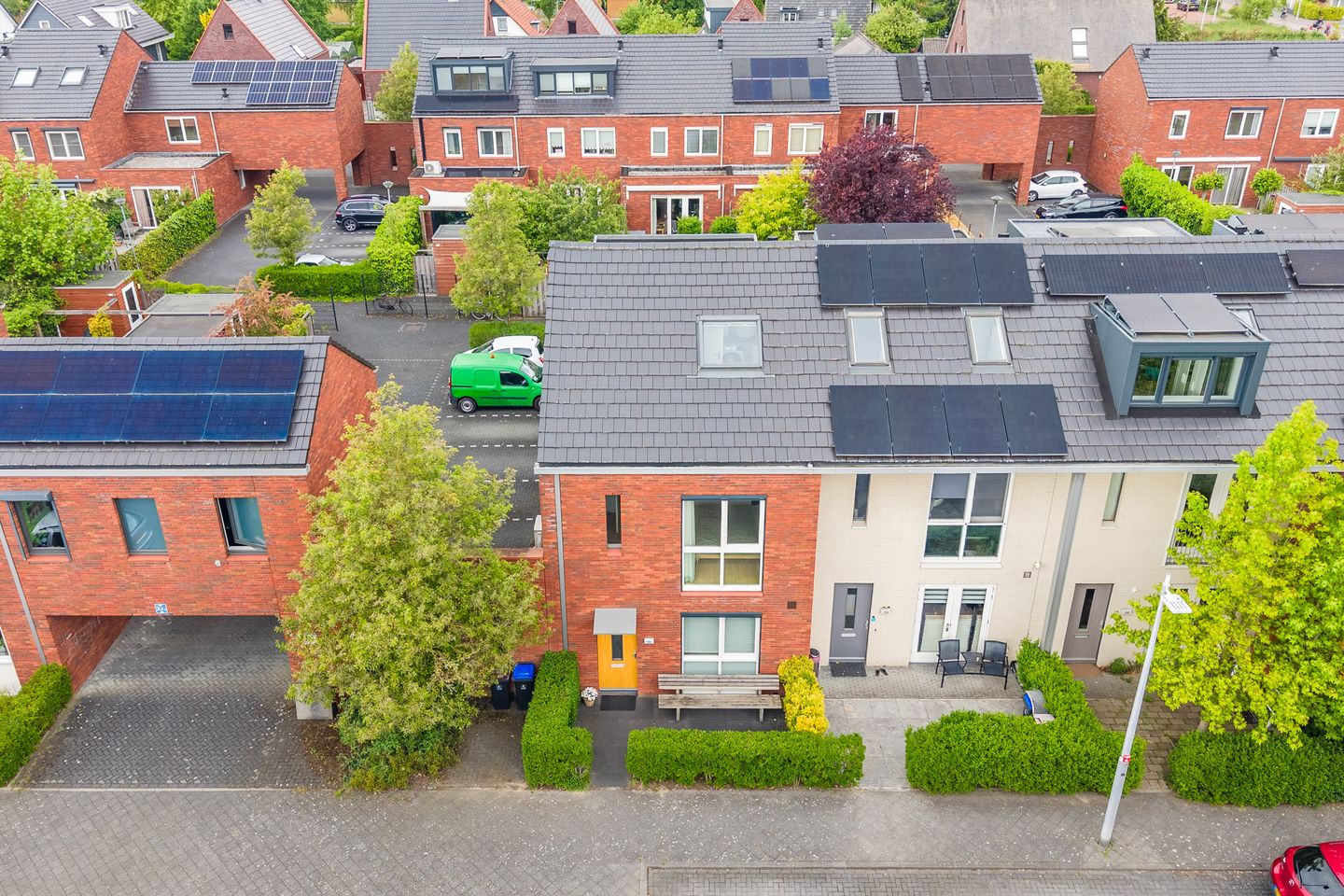 Photo 64 of Van den Broekstraat 104