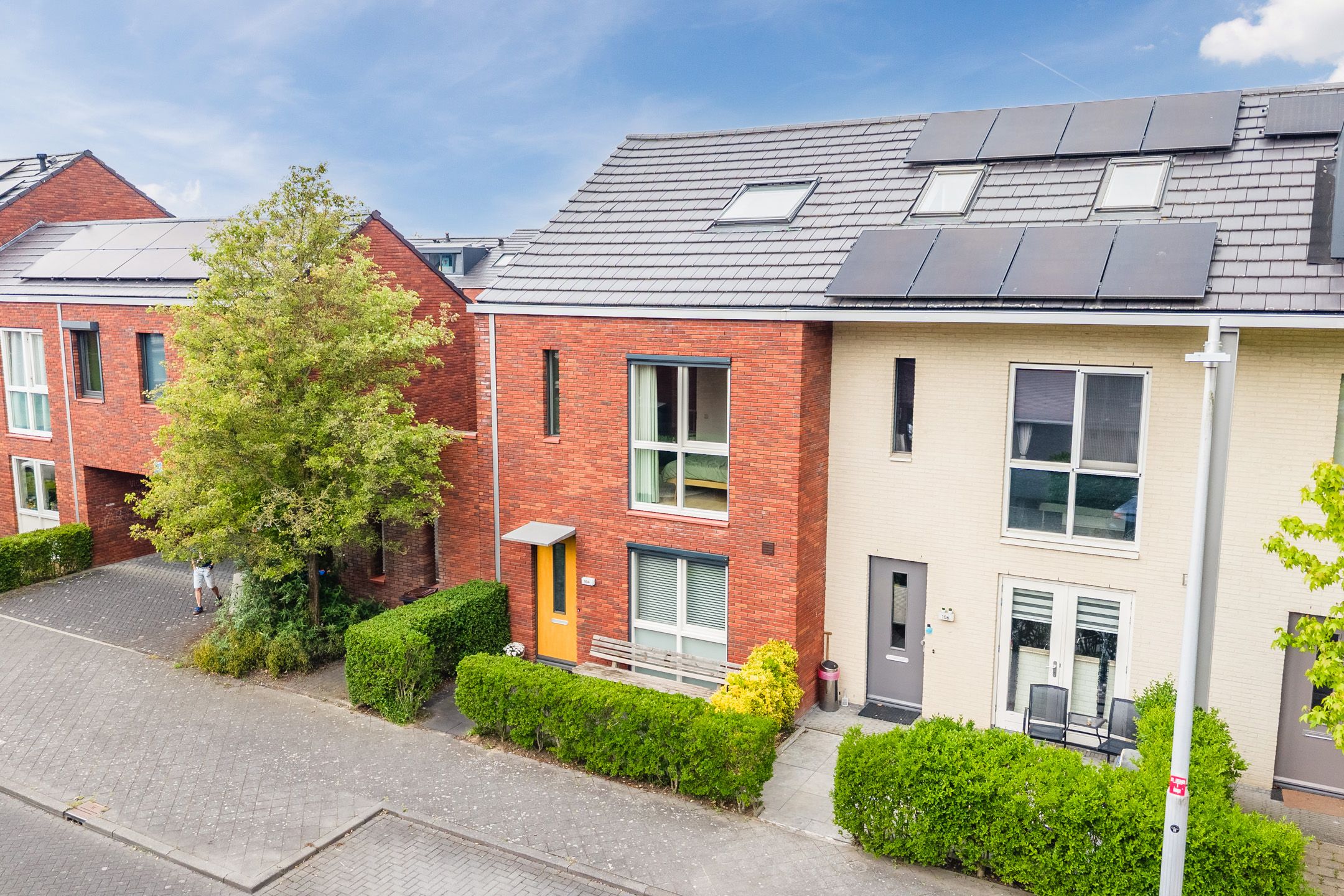 Photo 63 of Van den Broekstraat 104