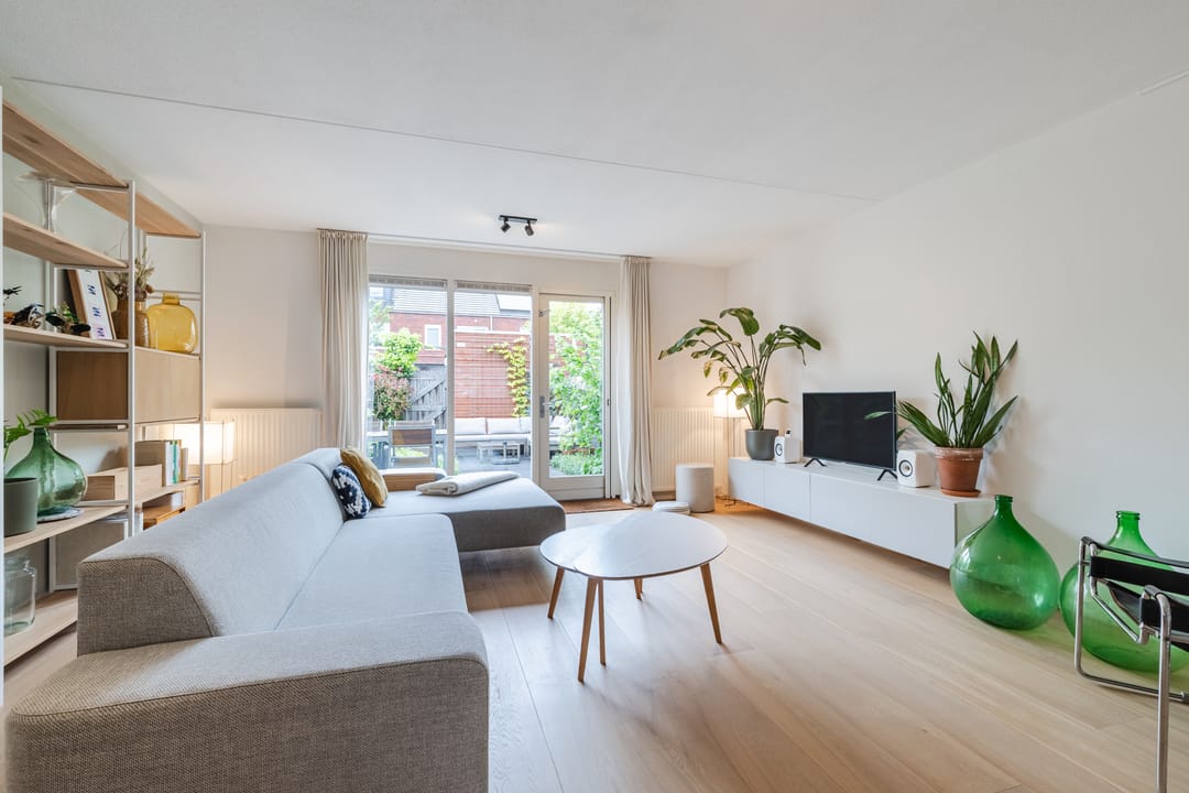 Photo 8 of Van den Broekstraat 104