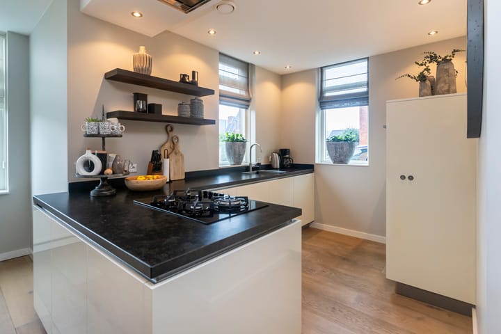 Tussenwoning te koop: Oranjetuin 4, Naaldwijk