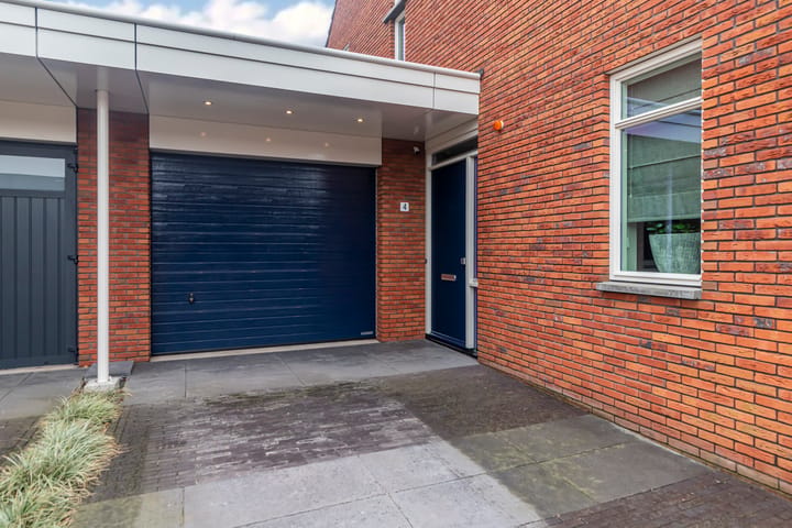 Tussenwoning te koop: Oranjetuin 4, Naaldwijk