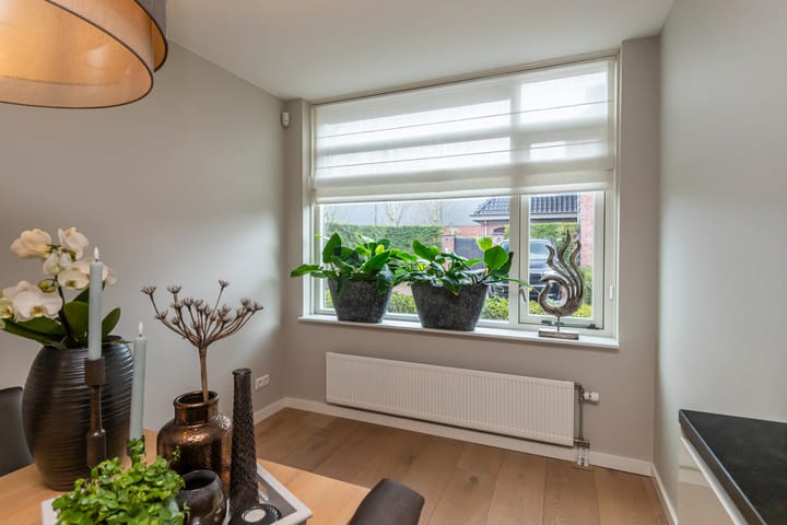 Tussenwoning te koop: Oranjetuin 4, Naaldwijk