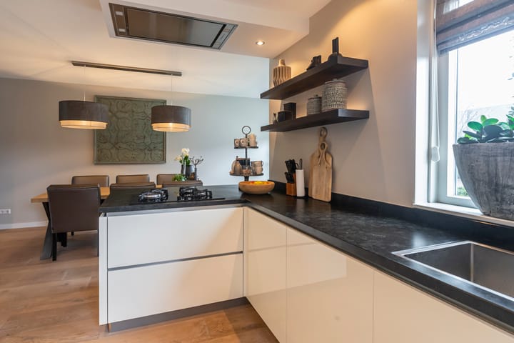 Tussenwoning te koop: Oranjetuin 4, Naaldwijk