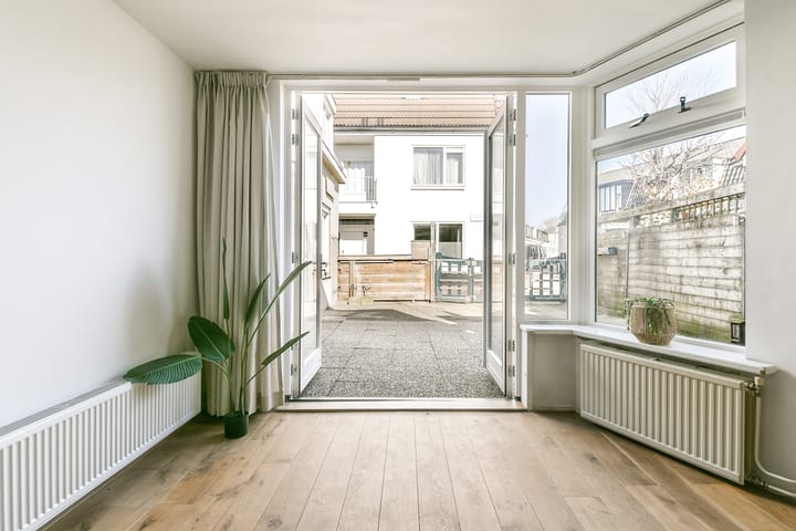 Vrijstaande woning te koop: Diaconiehuisstraat 12, Zandvoort