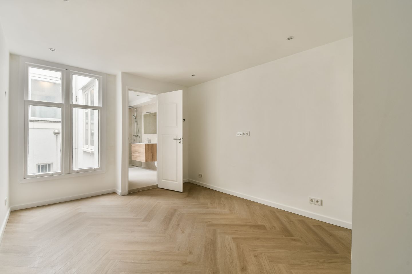 Photo 10 of Fokke Simonszstraat 84-2