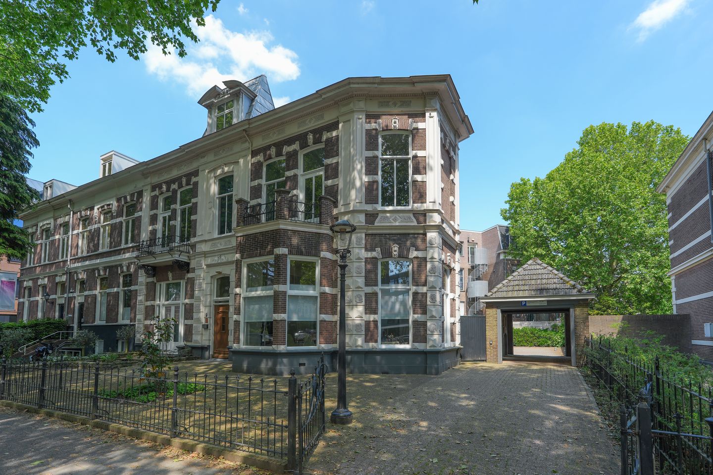 Bekijk foto 1 van Berg en Dalseweg 7