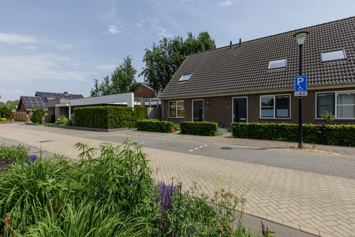 Tussenwoning te huur: Slink 3, Azewijn