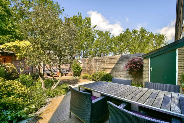 Tussenwoning te koop: bunt 12, Huizen