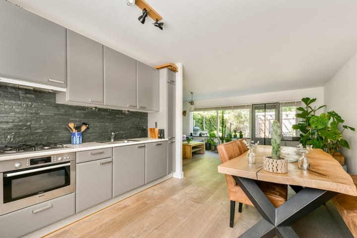 Tussenwoning te koop: bunt 12, Huizen