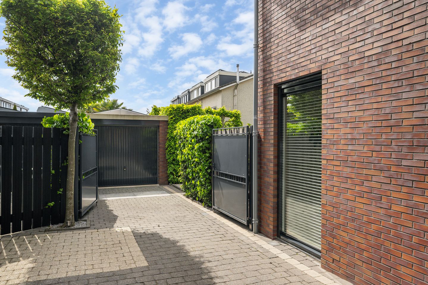 Photo 4 of Valkenierstraat 22