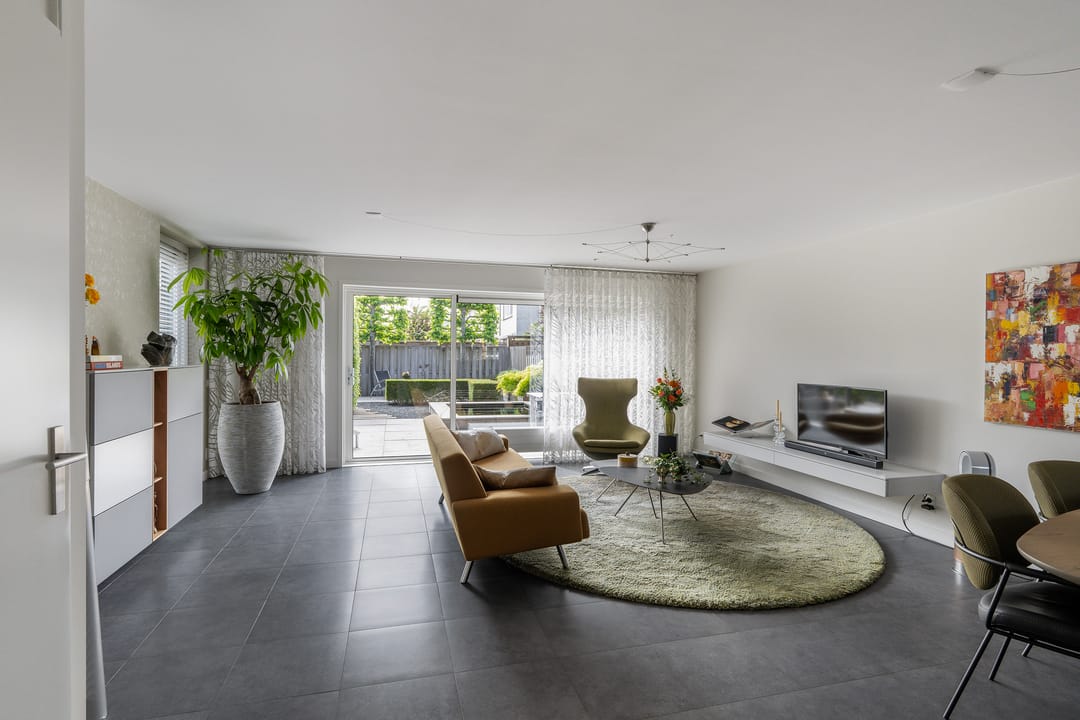 Photo 2 of Valkenierstraat 22