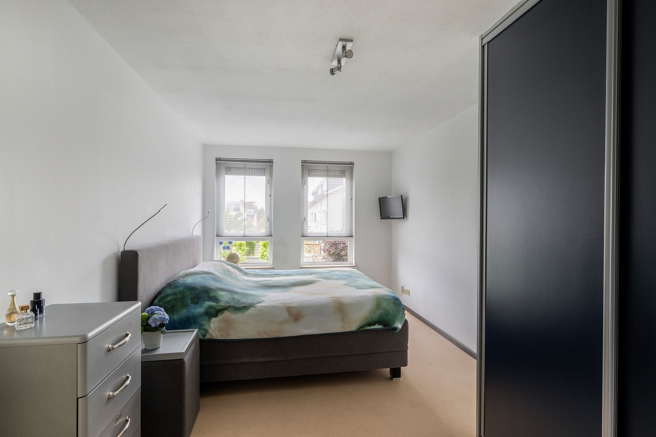 Photo 21 of Valkenierstraat 22
