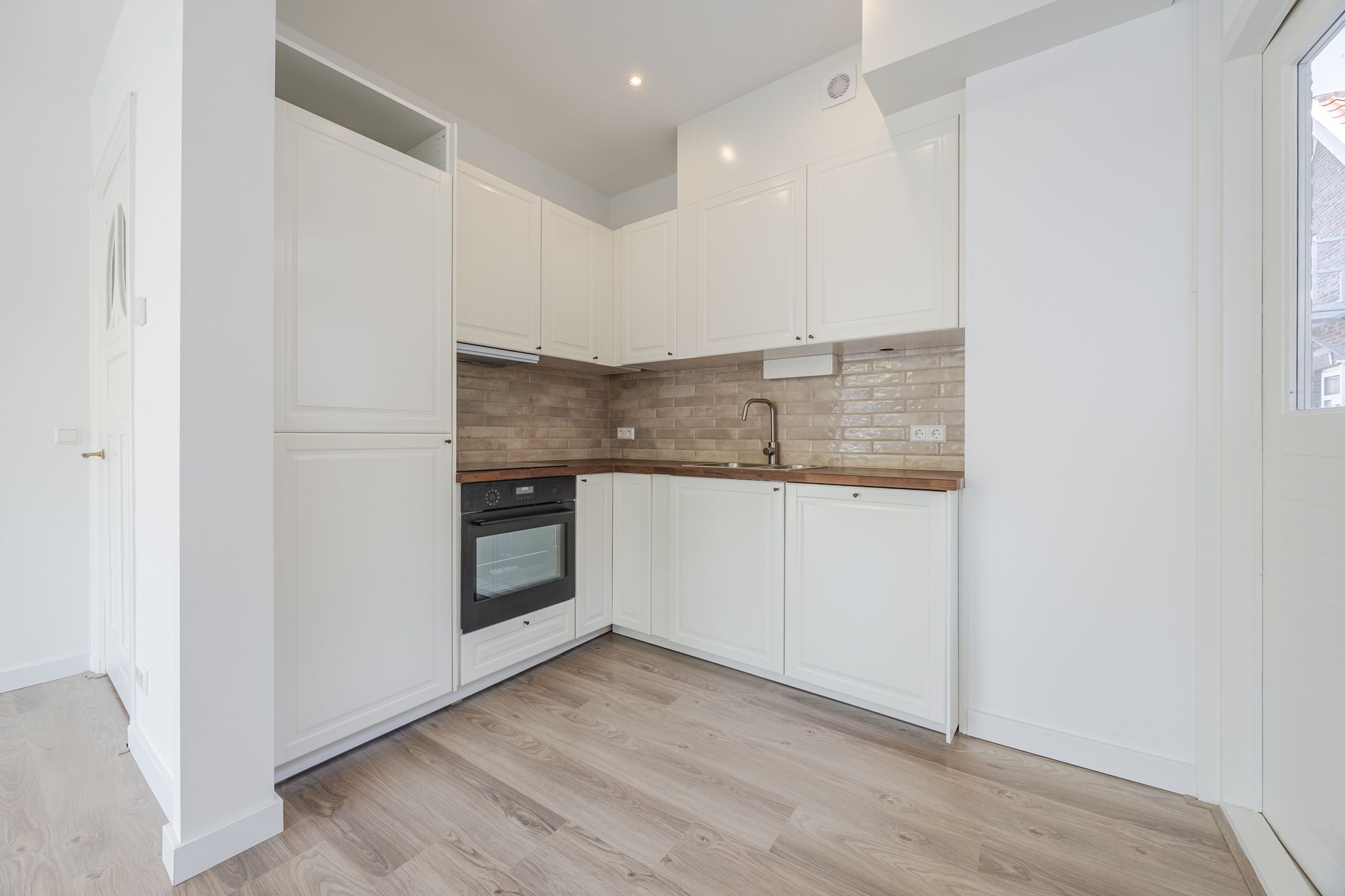 Photo 24 of Van Kinsbergenstraat 1-C