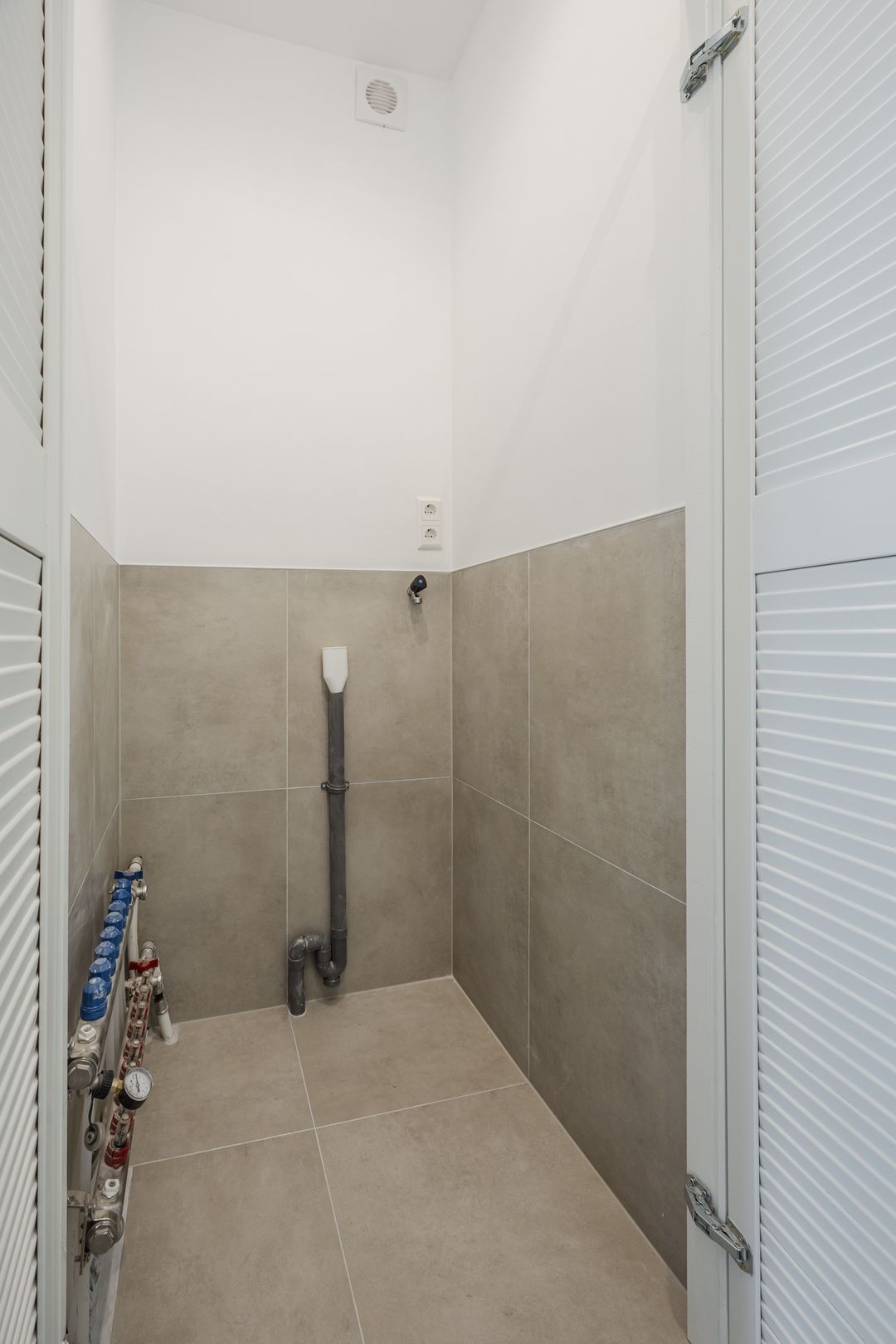 Photo 11 of Van Kinsbergenstraat 1-C