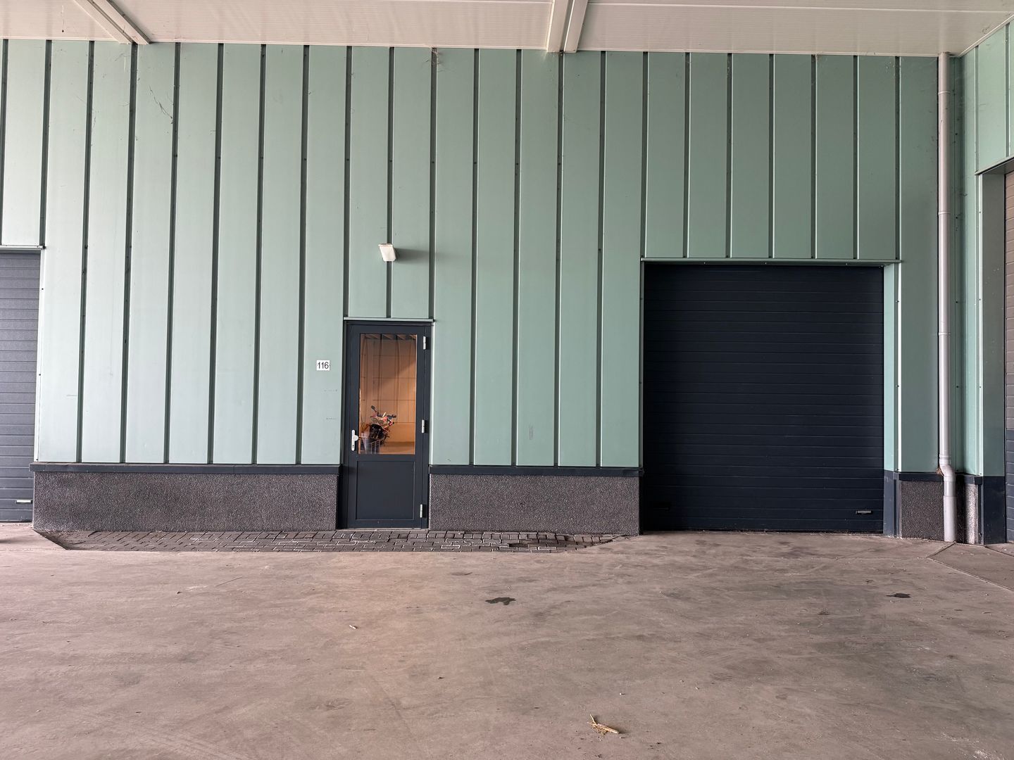 View photo 2 of Voorling 116